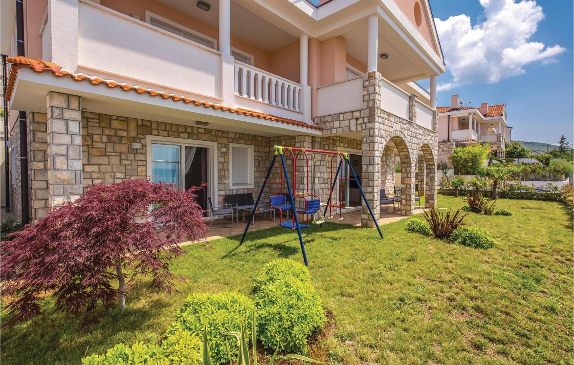 Cozy Apartment In Crikvenica With House Sea View Exterior photo